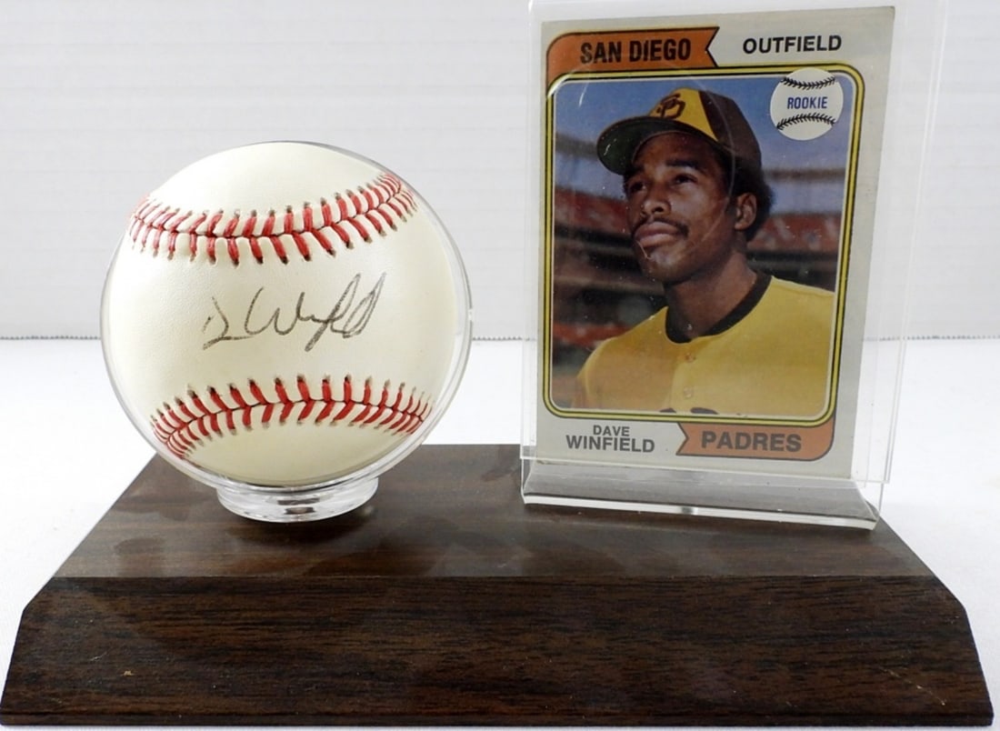 DAVE WINFIELD AUTO BASEBALL w/CARD (1 of 2)