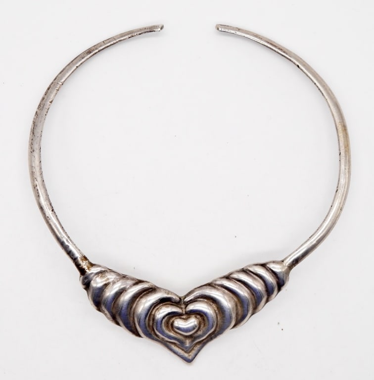 STERLING SILVER - MEXICO 925 - CHOKER: STERLING SILVER CHOKER STAMPED MEXICO 925 WITH HEART DESIGN; 31 DWT
