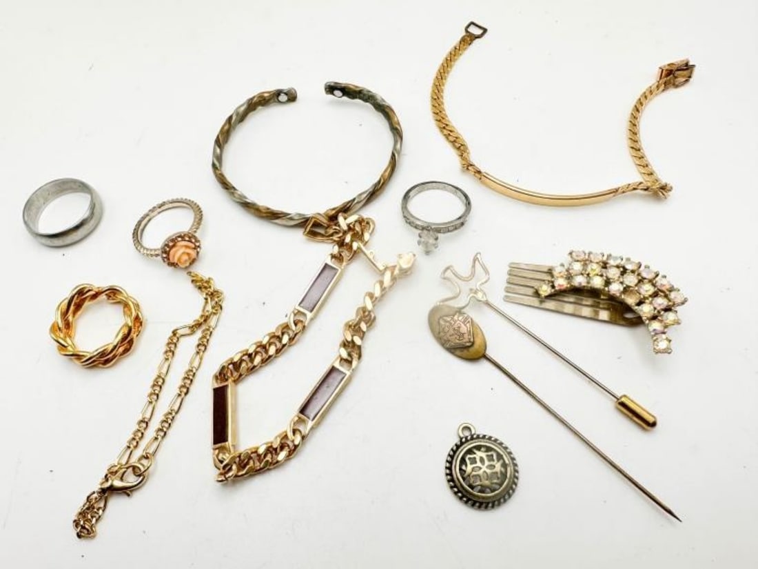 BRACELETS PINS AND MORE: BRACELETS PINS AND MORE