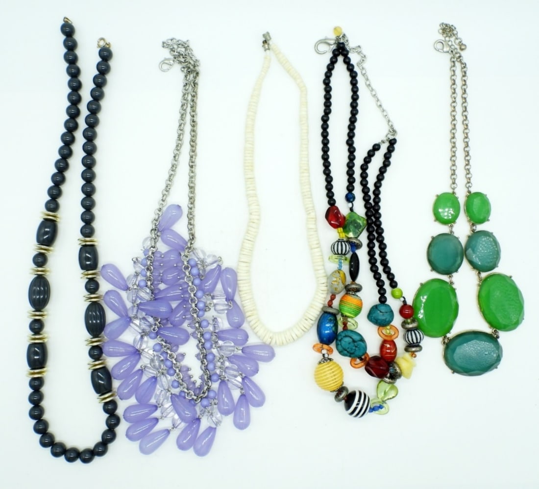 (5) LARGE CHUNKY VINTAGE NECKLACES (1 of 2)