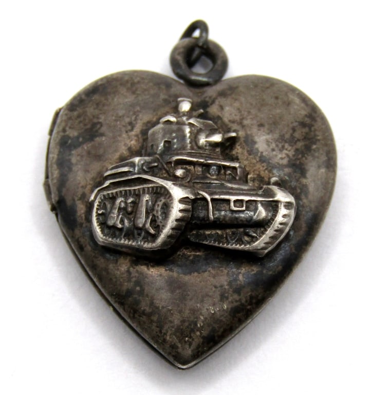 MILITARY SWEETHEART STERLING LOCKET: WITH ARMY TANK on COVER (3 DWT)