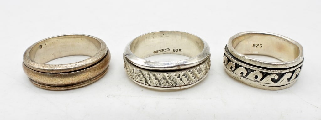 (3) MEN'S LARGE VINTAGE STERLING RINGS (1 of 2)