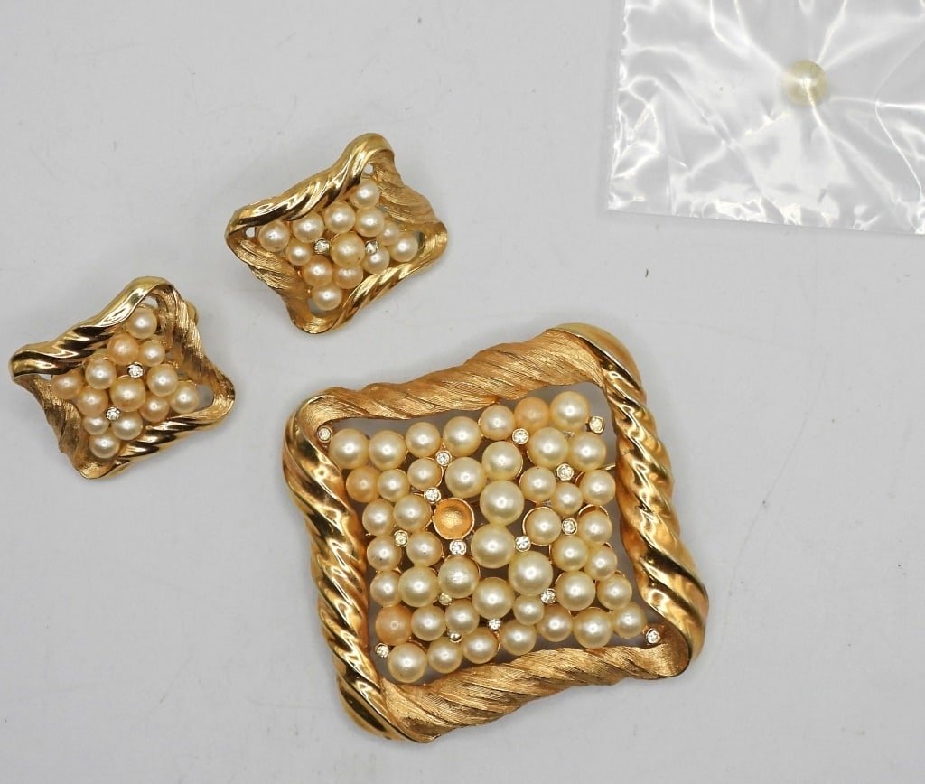 VTG TRIFARI PIN & CLIP-ON EARRING SET (1 of 3)