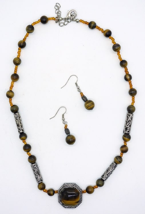 Tiger Eye Necklace & Earrings Set: 16" with extender. Very nice!