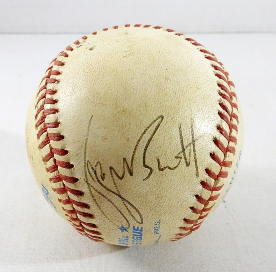 AUTOGRAPH GEORGE BRETT BASEBALL (1 of 2)