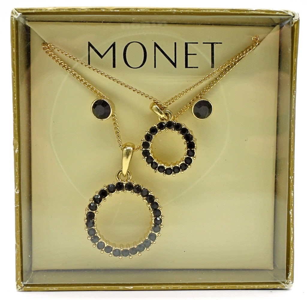 Vintage Monet Necklace Set. New in box! (1 of 1)