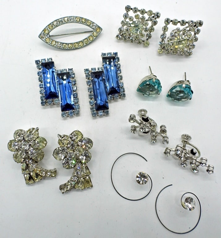 Vintage Rhinestone Earrings (1 of 3)