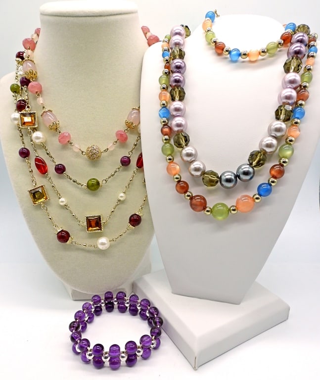 Colorful Beaded Jewelry: 4 necklaces 15-16 inches long with two bracelets. Very pretty!
