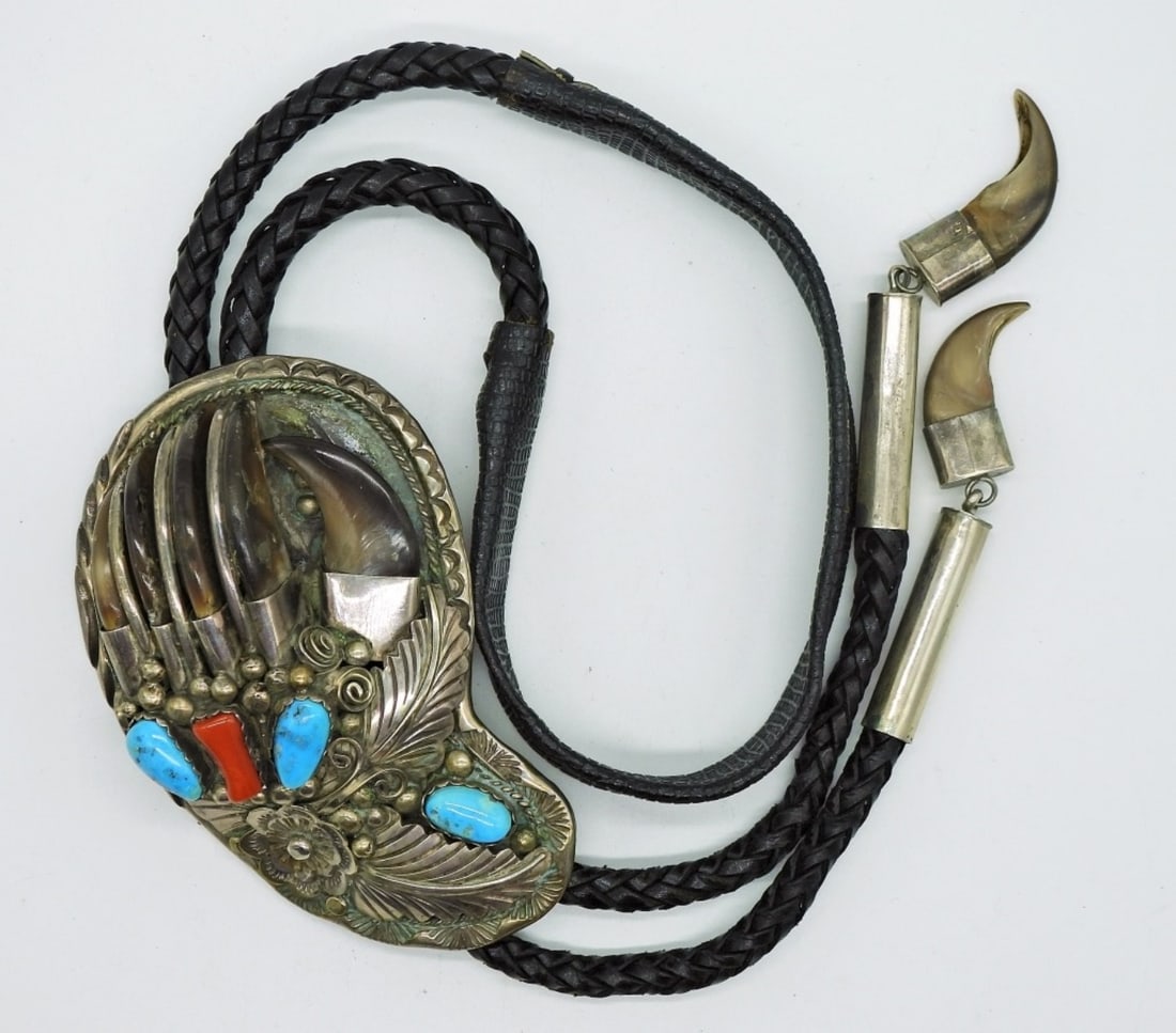 925 Navajo Bear Claw Bolo Tie (1 of 3)