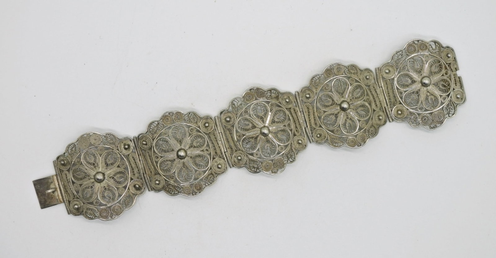 925 Vintage Filigree Bracelet: Vintage Filigree style bracelet with clasp & safety chain, 7 inches - DWT 27.4