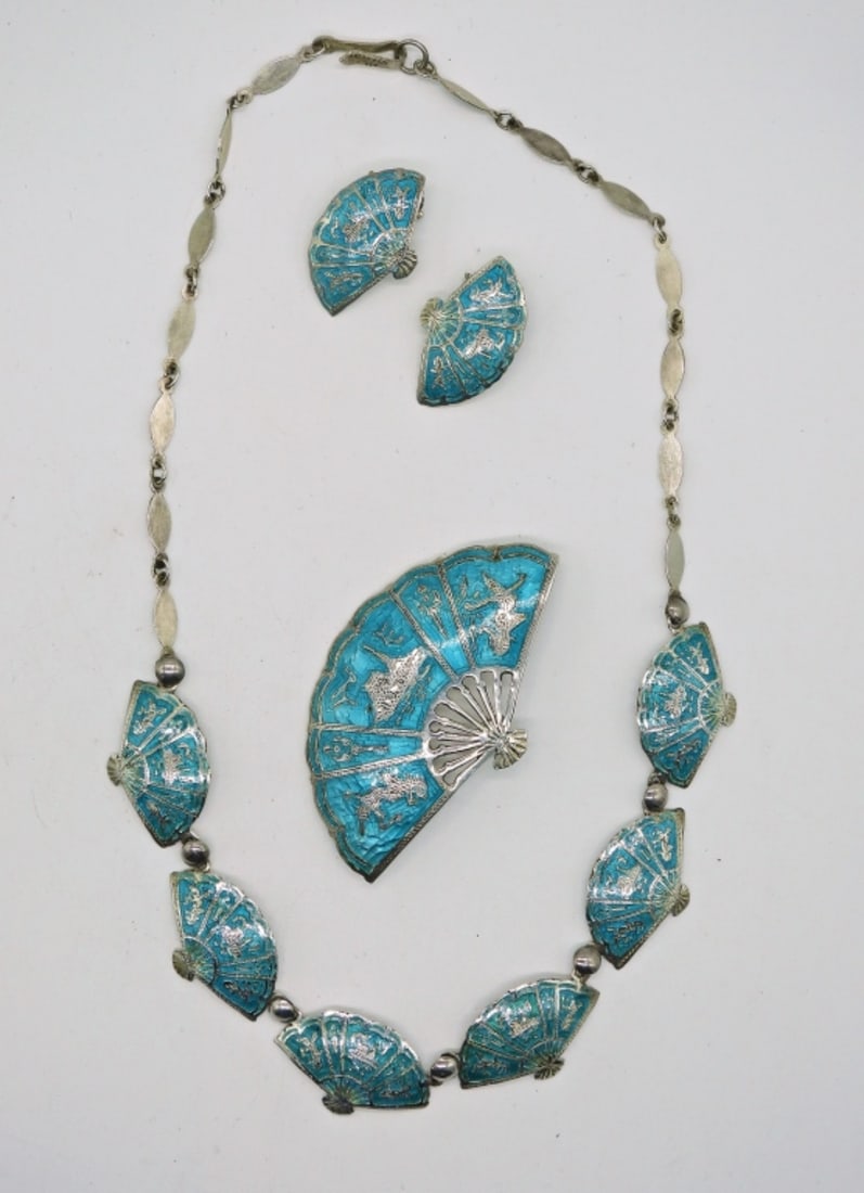 Siam Sterling Blue Fan Set (1 of 4)