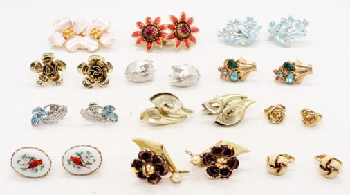 (12) PAIRS OF VINTAGE CLIP-ON EARRINGS