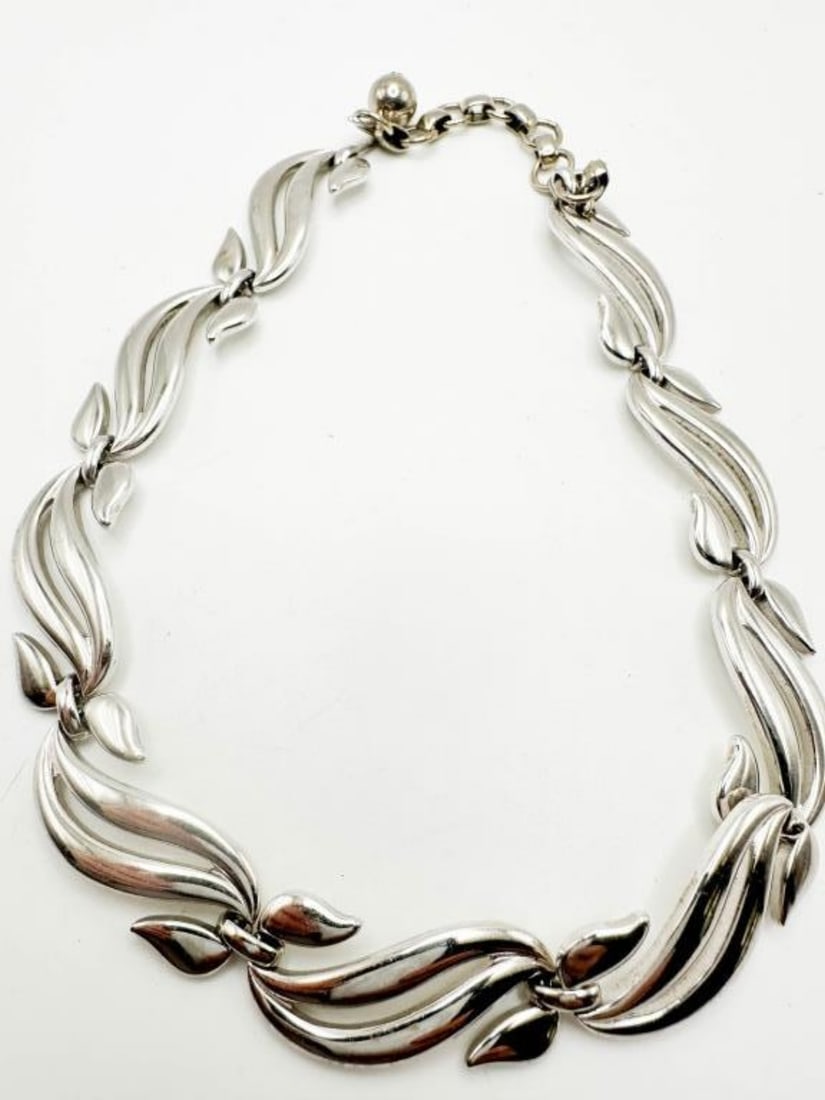 MONET NECKLACE: MONET NECKLACE, 17 IN LONG WITH HOOK CLASP