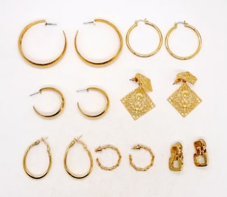 (7) PAIRS OF GOLD TONE VINTAGE EARRINGS