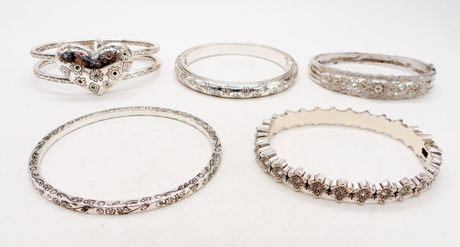 (5) SILVER TONE FASHION BRACELETS: BANGLE & HINGE STYLE BRACELETS WITH GEMSTONES & UNIQUE ETCHED DESIGNS