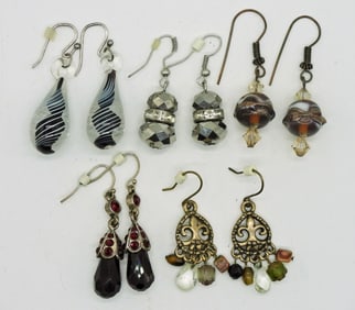 5 Pair of Pierced Earrings, Black & Brown Colors