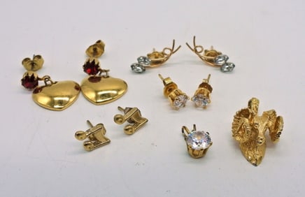 (7) Gold Tone Pieces. Earrings, Pendants & Double