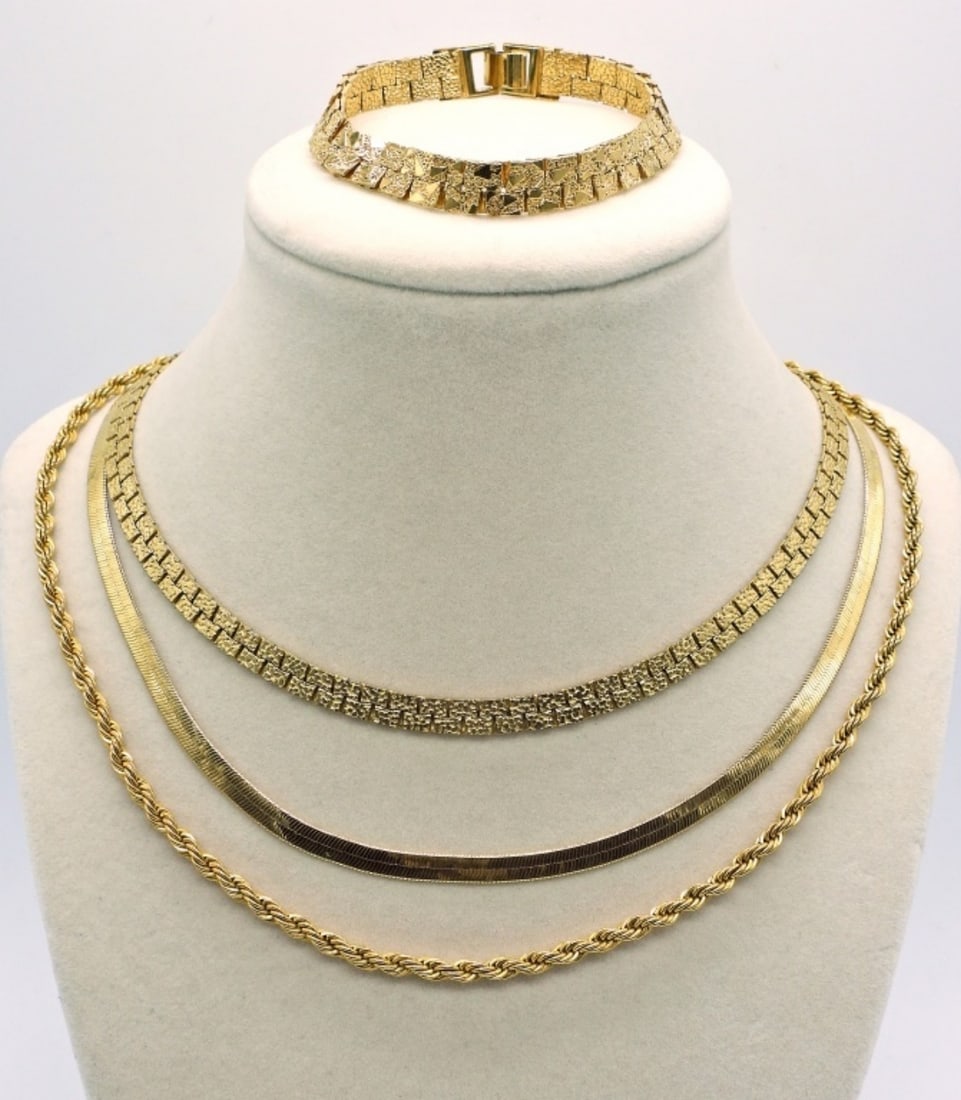 (4) Gold Tone Chain Necklaces & Bracelet (1 of 3)