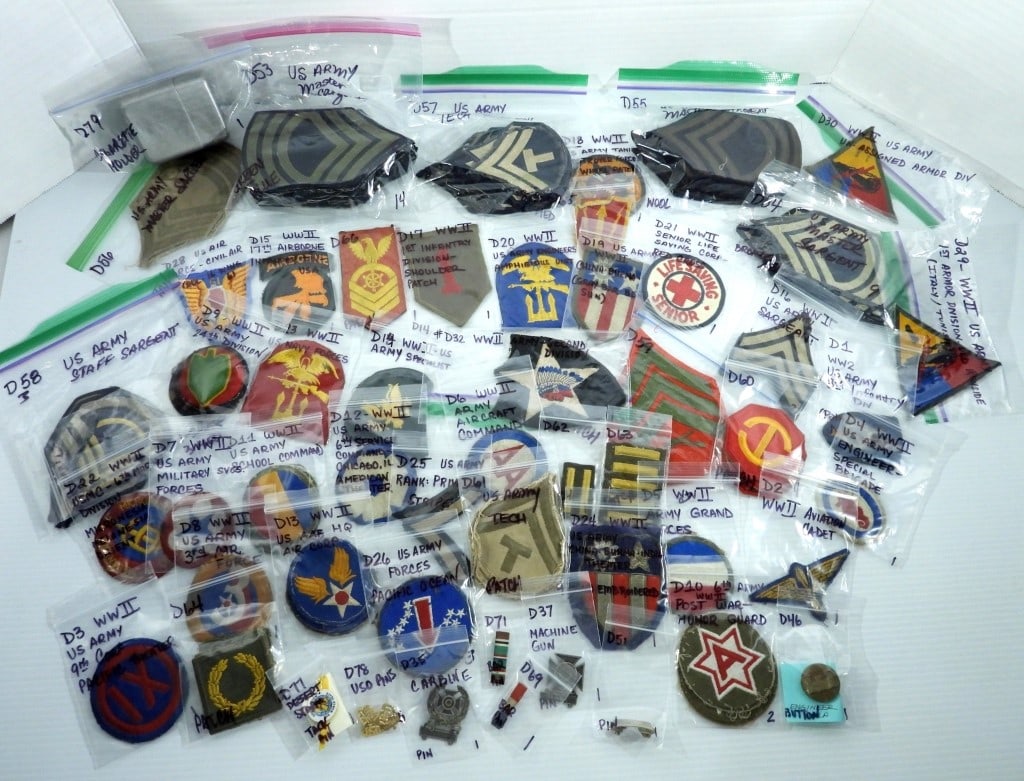 LARGE MILITARY PATCH / MEDALS / BUTTONS (1 of 6)
