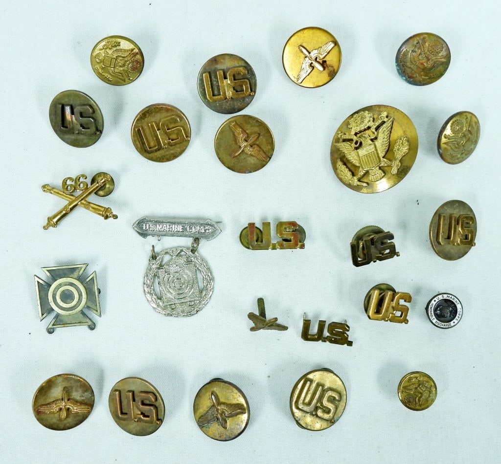 (12) U.S. MILITARY PINS/ BUTTONS/ MEDALS (1 of 5)