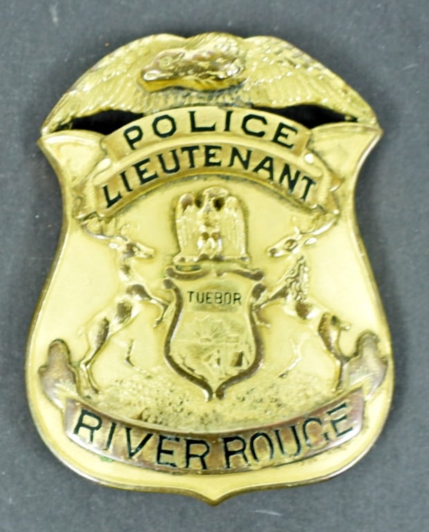 POLICE LIEUTENANT BADGE RIVER ROUCE: VINTAGE BADGE