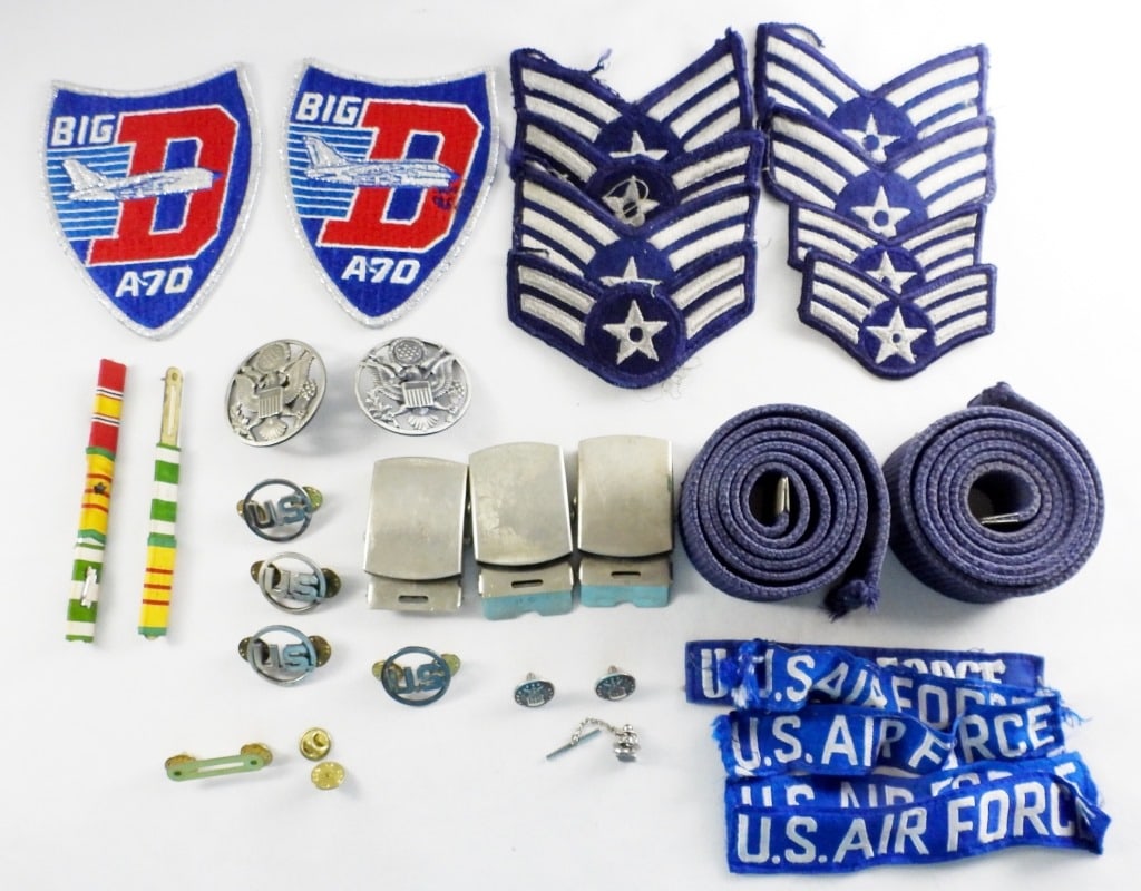 USAF LOT - BELTS, PATCHES, BARS & PINS (1 of 5)