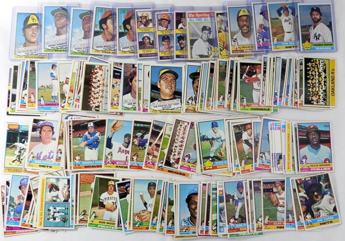 (192) 1976 TOPPS BASEBALL CARDS w/STARS (1 of 4)