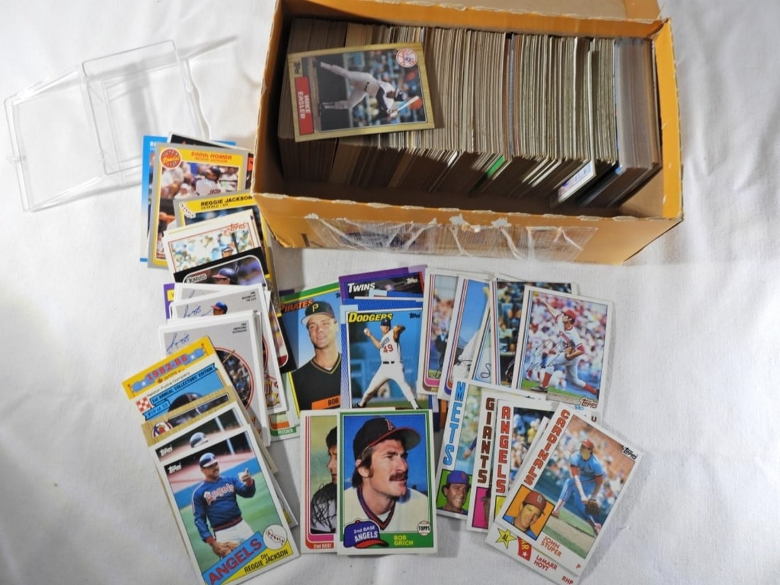 SHOEBOX LOT - APPROX 500 BASEBALL CARDS (1 of 2)