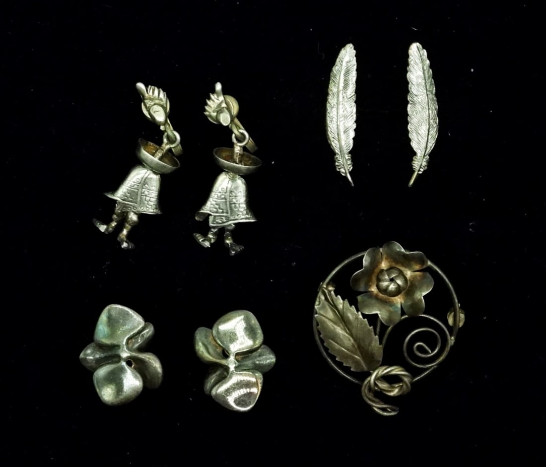 Vintage Sterling Screw back & Pierced Earrings & P: 1- Flower Pierced Sterling Earrings. 2- Feather and Guy in a Sombrero Screw Back Sterling Earrings. 3- Sterling Flower Pin (Back is Broken). 16 DWT
