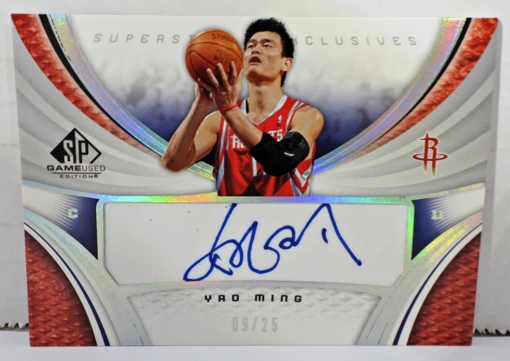 YAO MING AUTOGRAPH BASKETBALL CARD UPPER DECK (1 of 2)