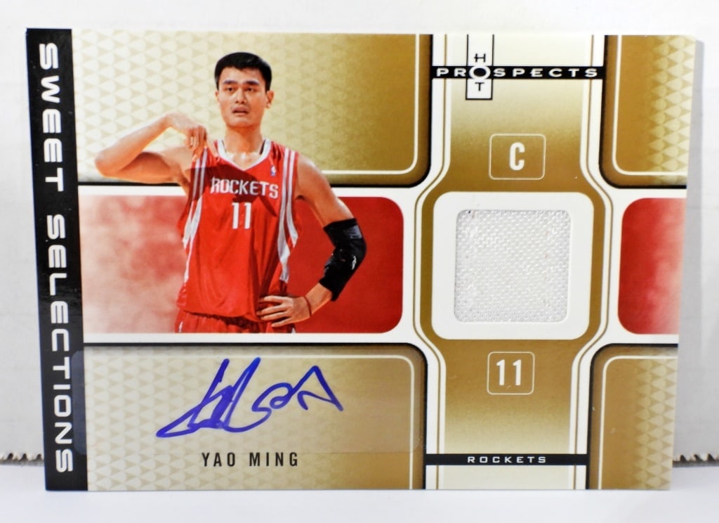 YAO MING AUTOGRAPH FLEER BASKETBALL CARD (1 of 2)