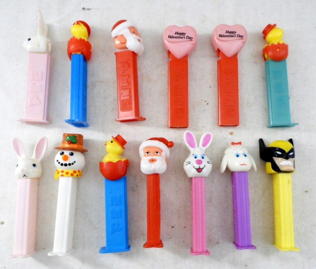 13 VINTAGE PEZ CANDY DISPENSERS: NICE CONDITION