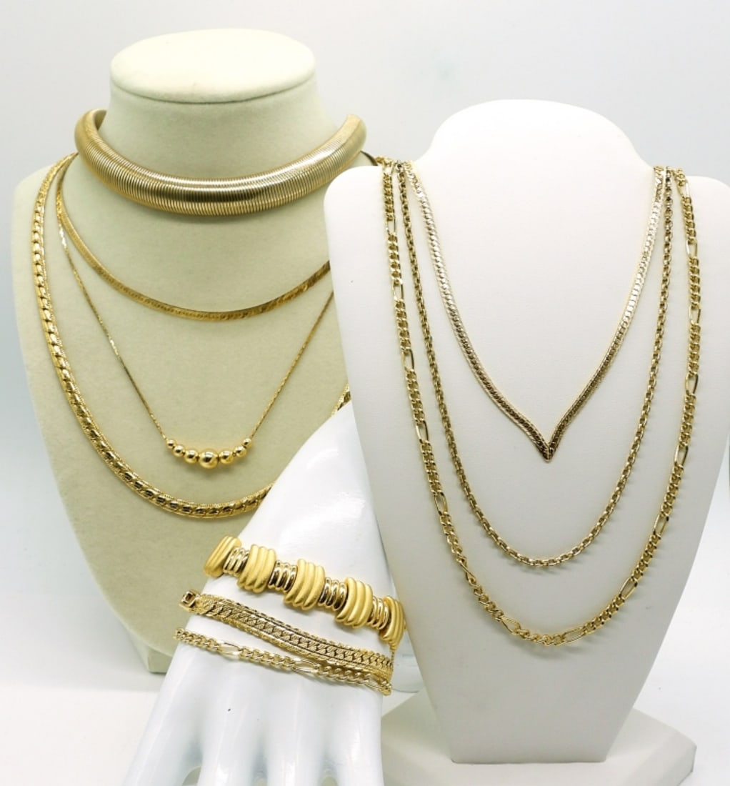 7 Vintage Gold Tone Chains & 2 Bracelets (1 of 4)