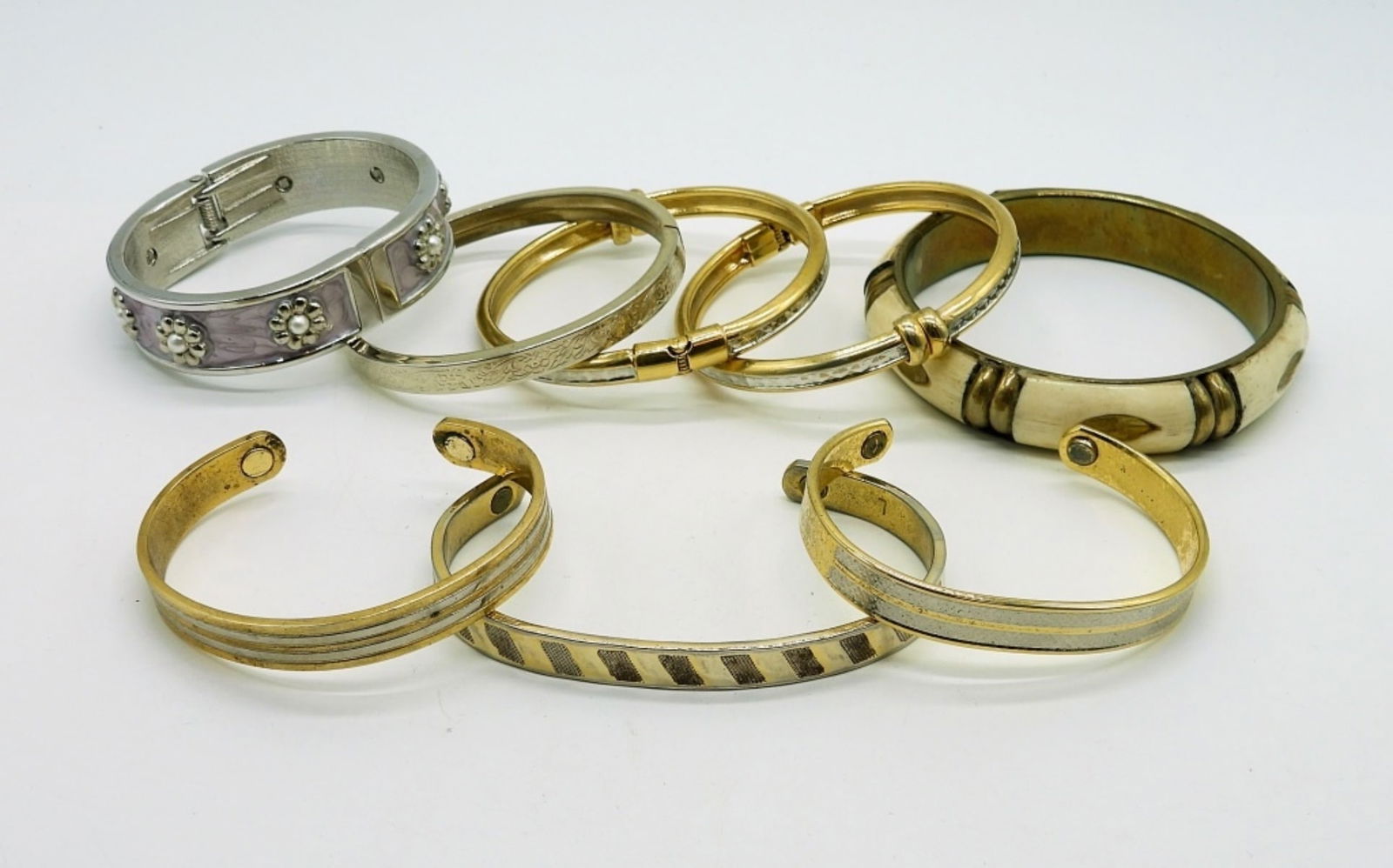 8 Vintage Bangle Bracelets (1 of 3)