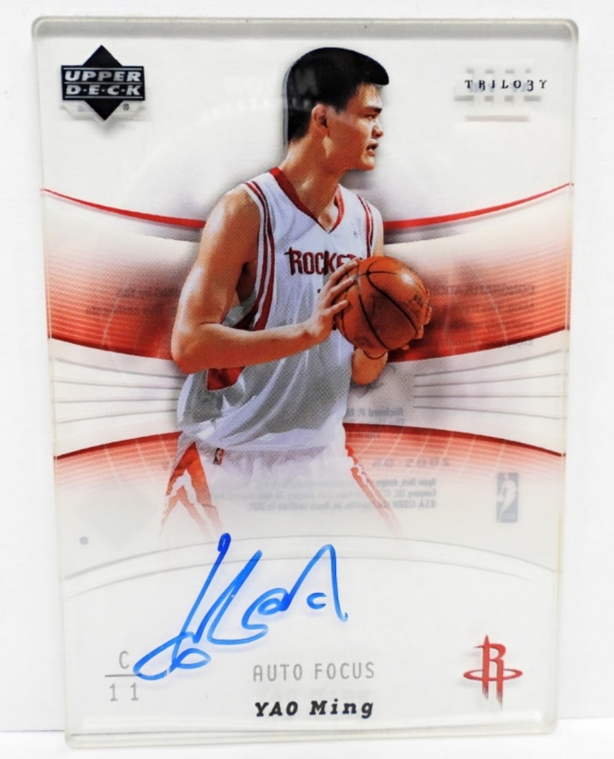 YAO MING AUTOGRAPH TRILOGY AUTO FOCUS CARD (1 of 2)