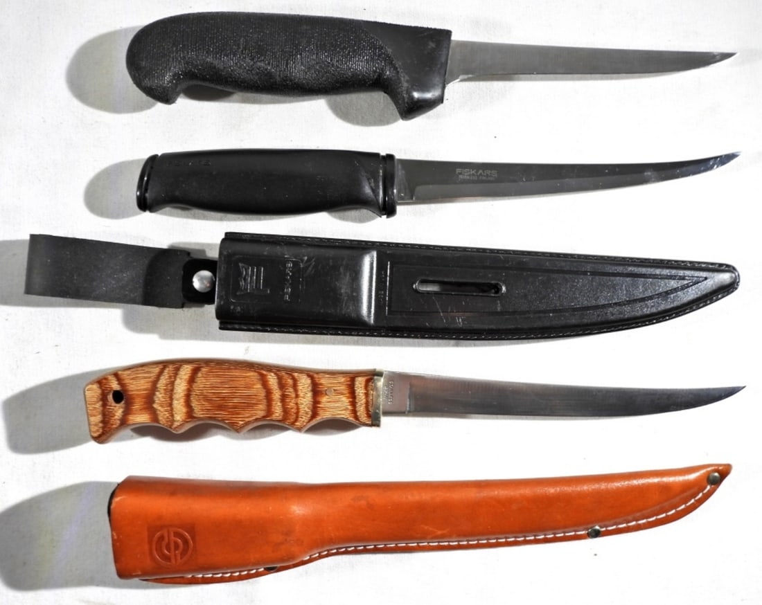 (3) FILET TYPE KNIVES - RUSSELL M19-5: like new, SIMMONS OL' ERN NEW OLD STOCK, FISKARS