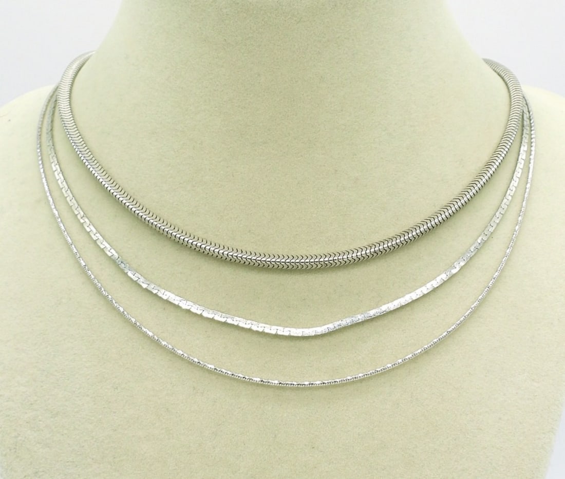 3 Silver Tone Chains: Four Silver Tone Chains in Great Shape. Lengths are 15", 16", 15.5".