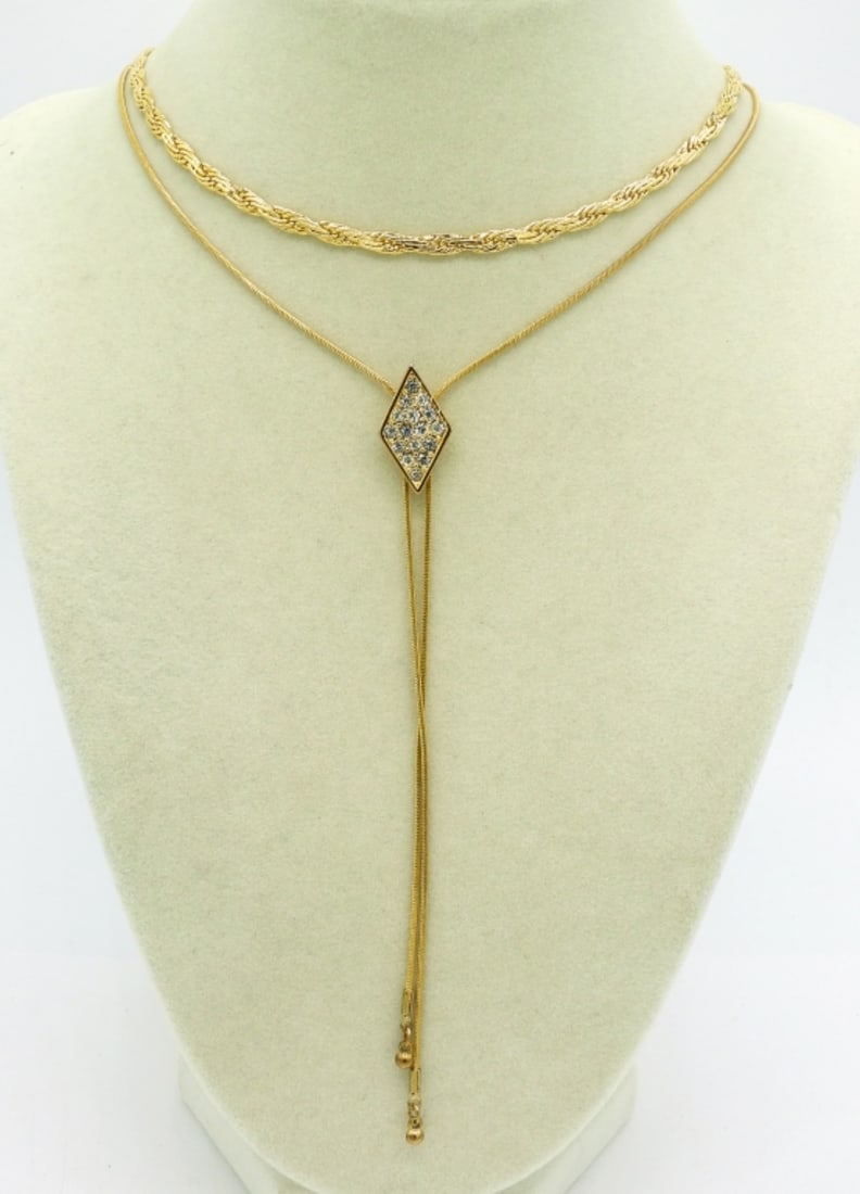 2 Gold Tone Necklaces: Two Gold Tone Necklaces. Lengths are 18".
