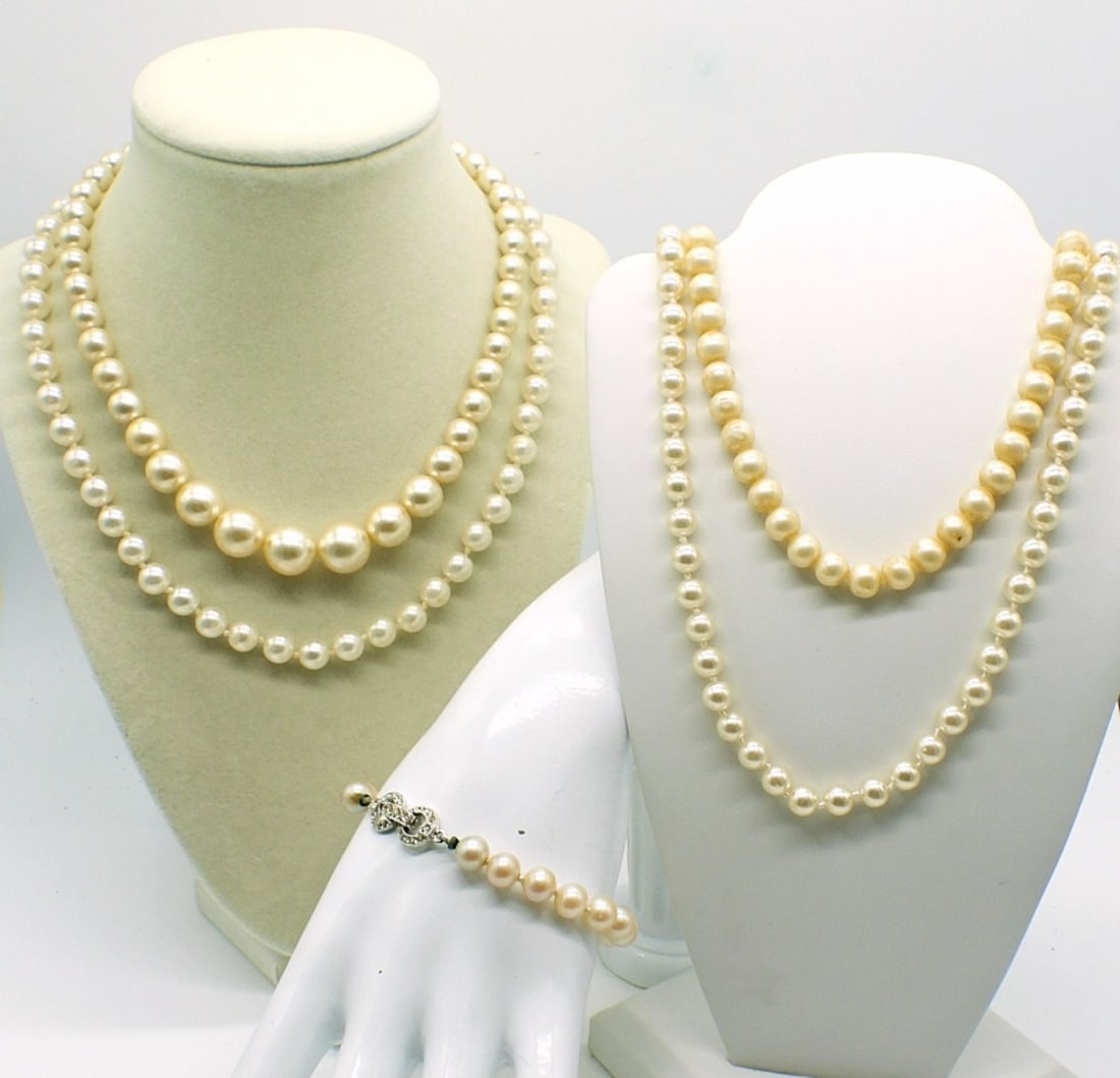 (4) Strands of Pearls & a Bracelet (1 of 4)