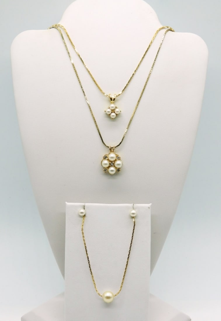 3 Faux Pearl Gold Tone Necklaces (1 of 3)