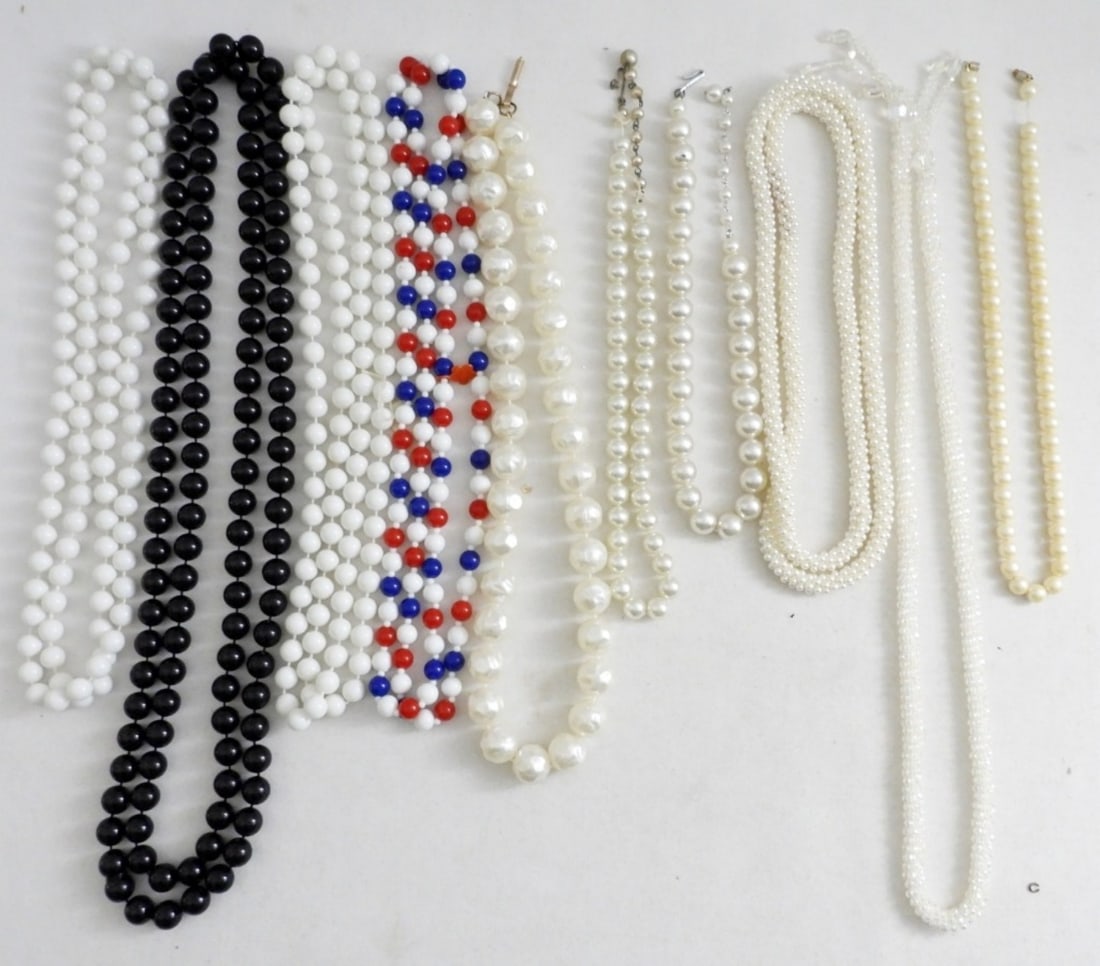 (10) VINTAGE FAUX PEARL BEADED NECKLACES: FAUX PEARLS, RHINESTONES & MULTI COLORED BEADS - LENGTHS VARY 16"-60"