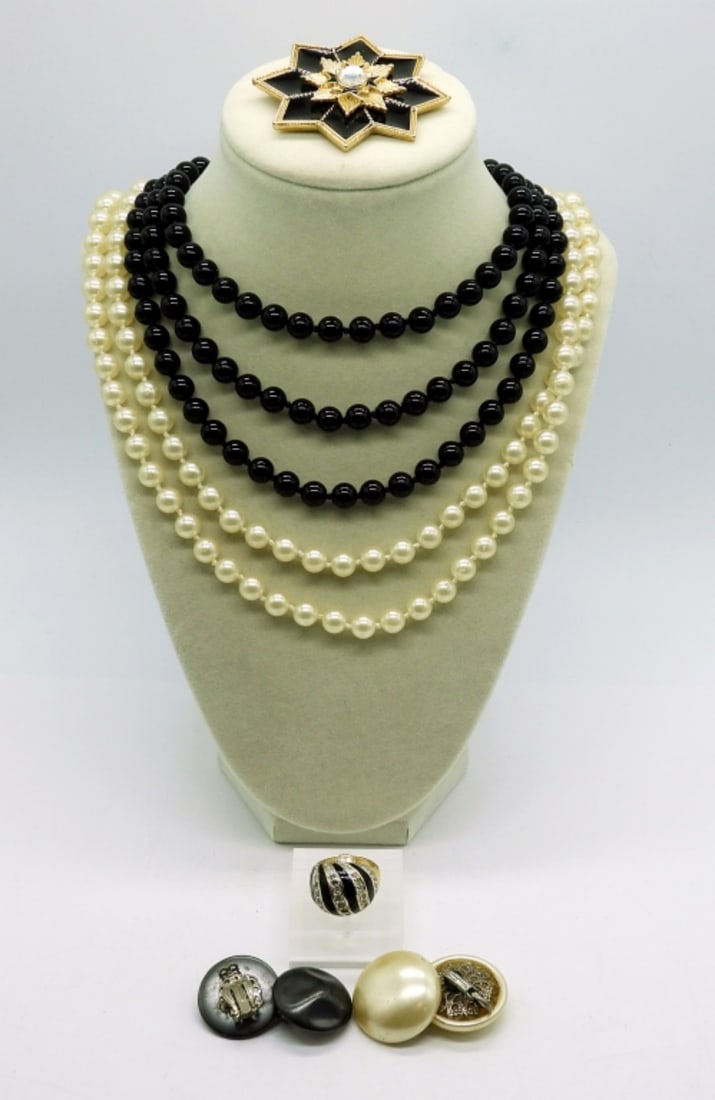 Vintage Black & White Sets (1 of 4)