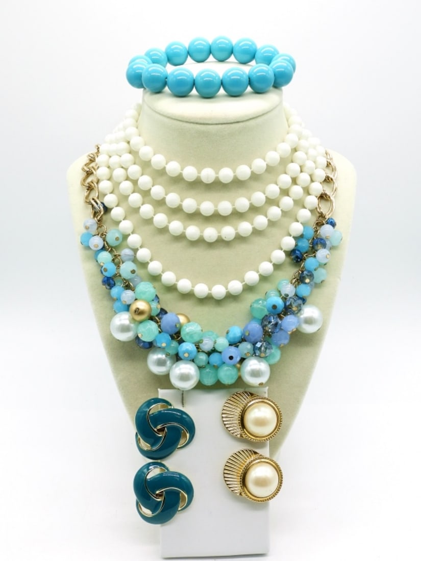 Beaded Vintage Set-Necklaces, Earrings, Bracelet (1 of 3)