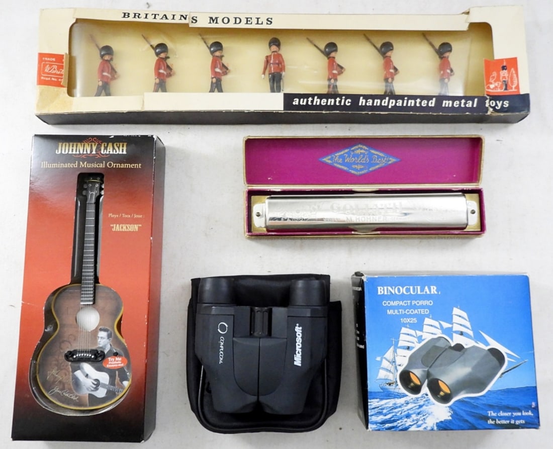 VINTAGE BRITAINS MODELS SOLDIERS (1 of 5)