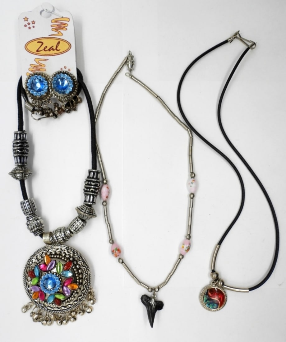 Colorful Fashion Necklaces (1 of 2)