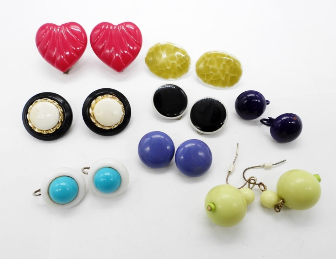 8 Pair of Vintage Earrings (1 of 2)