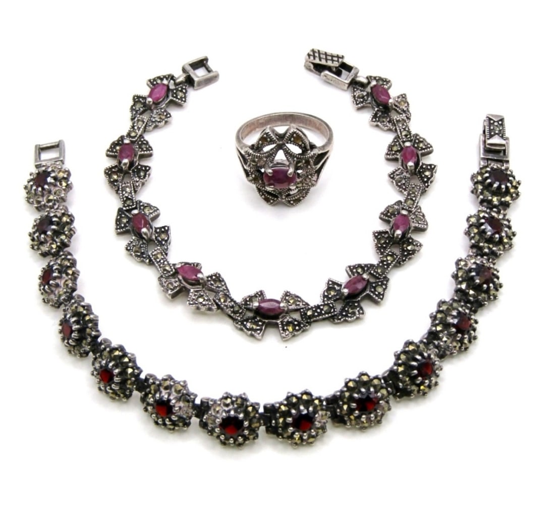 GARNET COLORED BRACELETS & RING: 33 DWT. (2) 7" BRACELETS & IZE 8.25 RING. ALL STAMPED 925