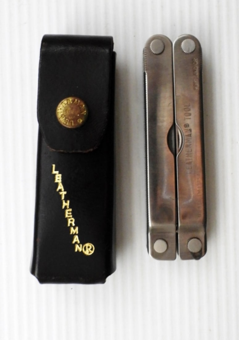 LIKE NEW LEATHERMAN TOOL in SHEATH (1 of 3)