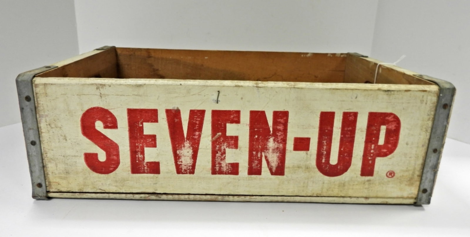 VINTAGE SEVEN-UP WOOD CRATE: NICE CONDITION