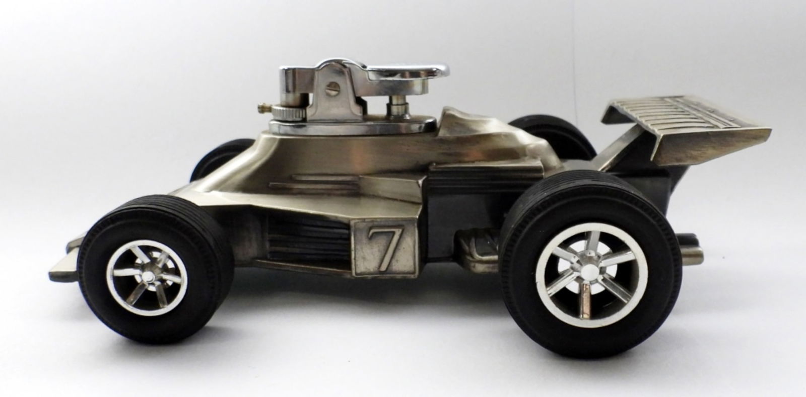 VINTAGE RACE CAR TABLE LIGHTER (1 of 4)